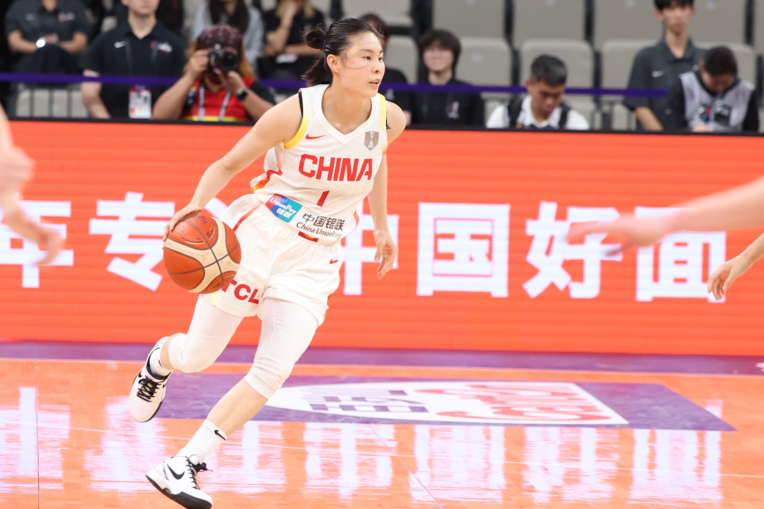 世界杯分组抽签-媒体人：很多人还沉浸在世界杯亚军的辉煌 没认清后卫线青黄不接