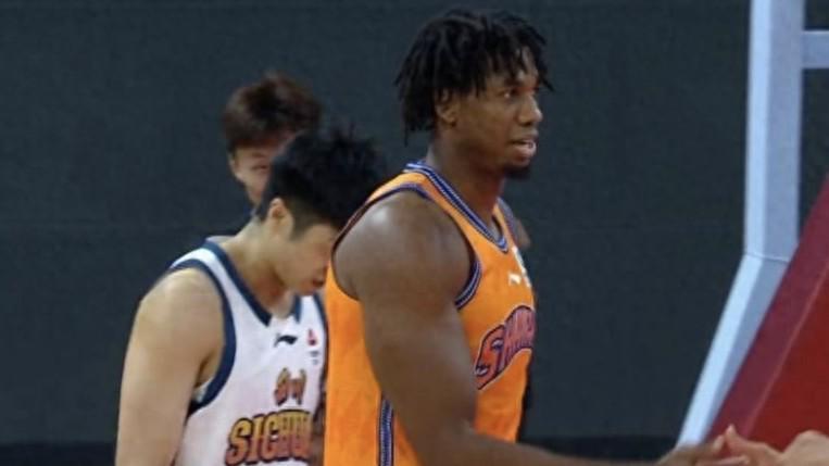 世界杯抽签仪式-洛夫顿31分上海战胜广东闯进杯赛四强，赛季三杀打服广东